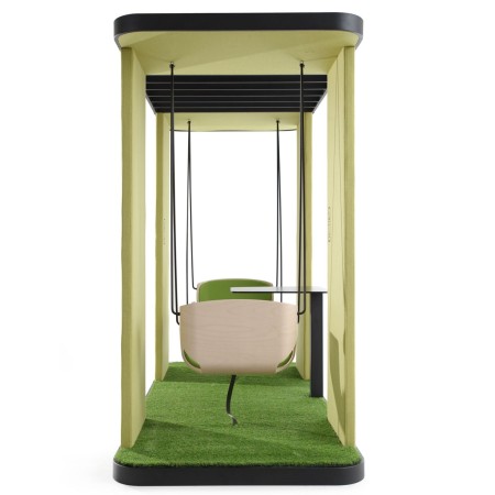Social Swing vert avec assises suspendues, vue de trois quarts avant – Social Swing
