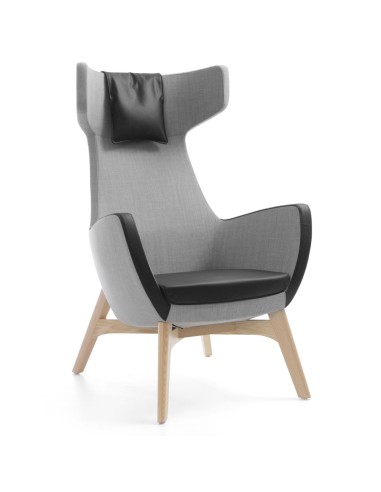 Fauteuil Umm gris avec pieds bois, vue de trois quarts avant – Umm