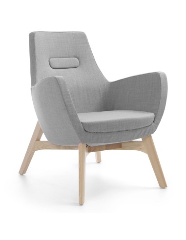 Fauteuil Umm gris avec pieds bois, vue de trois quarts avant – Umm