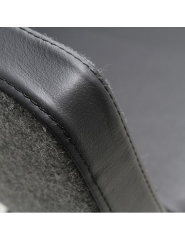 Détail de la couture du fauteuil Umm gris – Umm