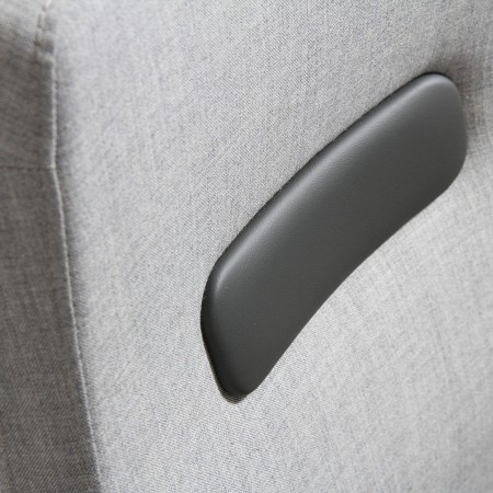 Détail de la poignée arrière du fauteuil Umm gris – Umm