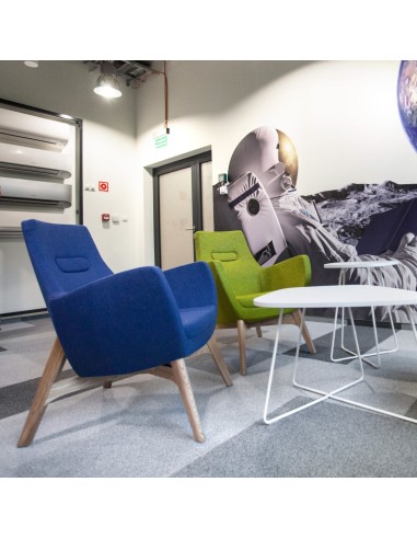 Fauteuil Umm gris dans un open space professionnel – Umm