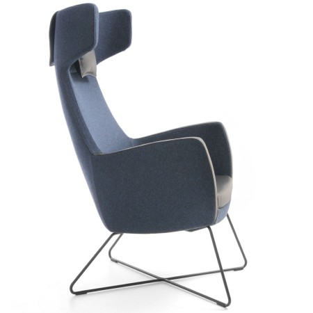 Fauteuil Umm bleu sur piètement métal, vue latérale gauche – Umm