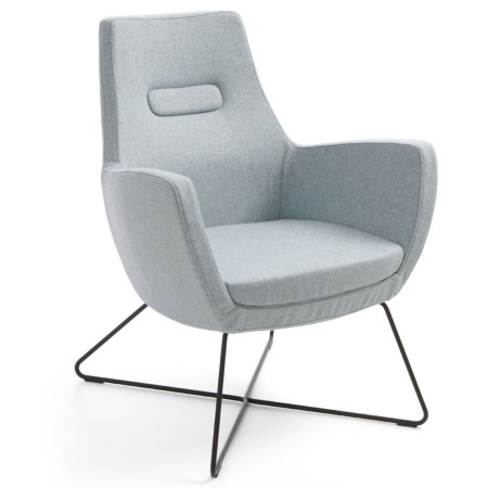 Fauteuil Umm gris clair sur piètement métal, vue trois quarts – Umm