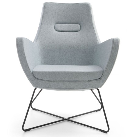 Fauteuil Umm gris clair sur piètement métal, vue frontale basse – Umm