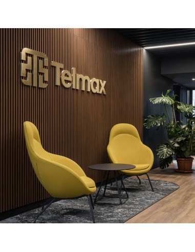 Deux fauteuils Vieni jaunes en présentation – Vieni