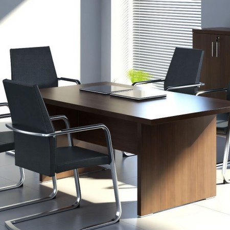 Table de réunion rectangulaire avec sièges de réunion noirs