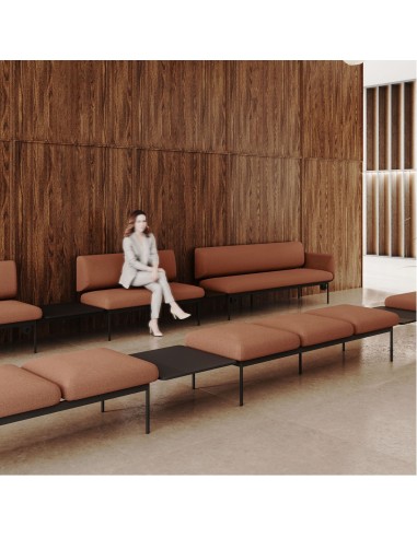 Banquette longue Fora Care en tissu brun avec accoudoirs – Fora Care