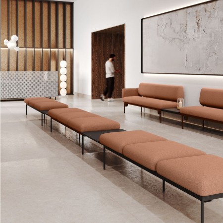 Banquette Fora Care trois places en tissu beige, design sobre – Fora Care 2