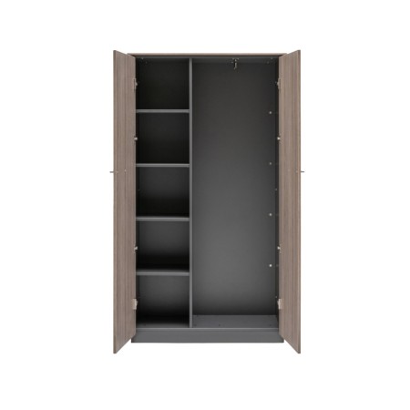 Armoire ouverte à portes battantes avec étagères et penderie