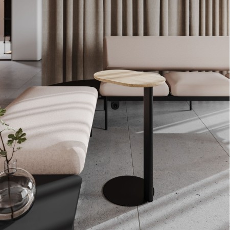 Vue latérale d’une banquette design avec tables assorties – Fora Care