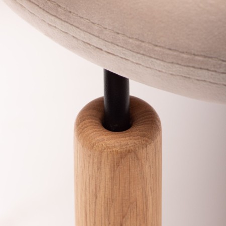 Détail du piètement bois du banc Flos avec fixation - Flos