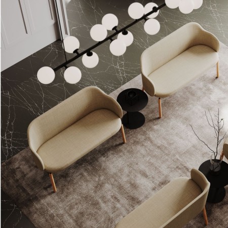 Vue avant du banc Flos en tissu beige sur pieds bois - Flos 2