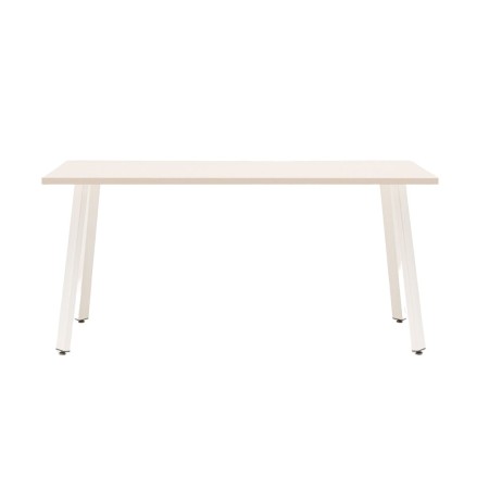 Bureau avec plateau en bois clair et piétement blanc