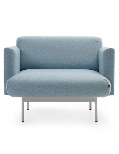 Vue avant du fauteuil Fora bleu clair au design épuré - Fora