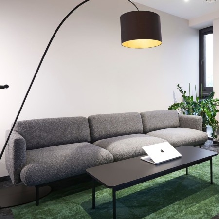 Espace de coworking avec canapés modulaires Fora - Fora