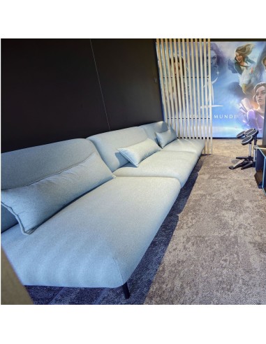 Grand module Fora bleu installé dans un espace lumineux - Fora