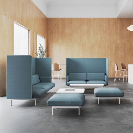 Canapé deux places bleu clair avec accoudoirs épais - Fora