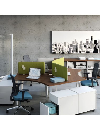 Espace de travail avec bureau 3 places et sièges de travail bleu et noir