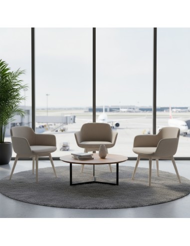 Fauteuil visiteur Danae avec pieds bois et accoudoirs dans zone lounge aéroport Genève