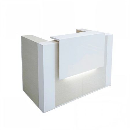 Meuble de réception en bois clair, poteaux blancs sur chaque angle, réhausse et led