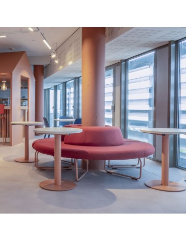 Fauteuil circulaire Legvan en espace vitré lumineux - Legvan