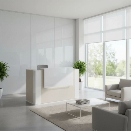 Meuble de réception en bois clair, poteaux blancs sur chaque angle, réhausse et led 2