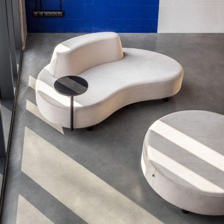 Fauteuil lounge Nubi gris clair avec table basse ronde - Nubi