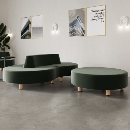 Banquette Nubi grise avec table ronde en intérieur moderne - Nubi