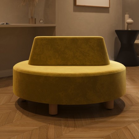 Canapé Nubi rond avec dossier, tissu vert moutarde en ambiance intérieure - Nubi