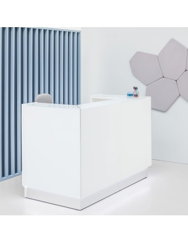 Meuble de réception blanc dans espace lumineux