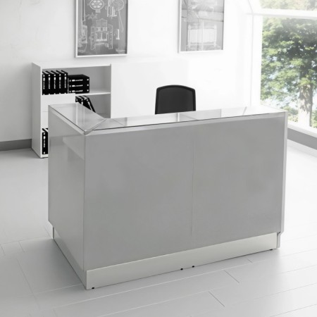 Meuble de réception gris dans pièces lumineuse