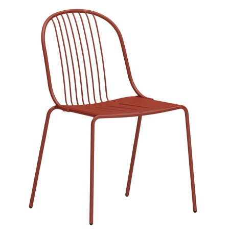 Chaise Diane en métal rouge, vue de 3/4 - Diane