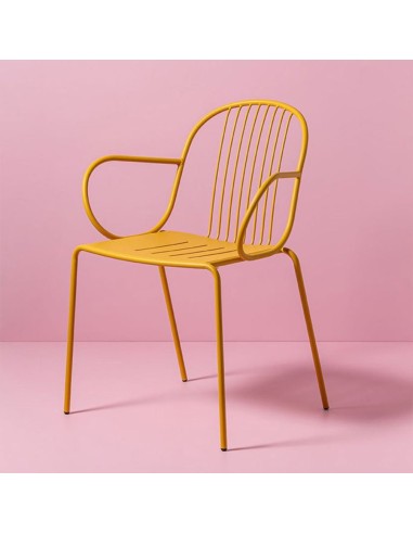 Chaise Diane rose sur fond rose, vue de face - Diane