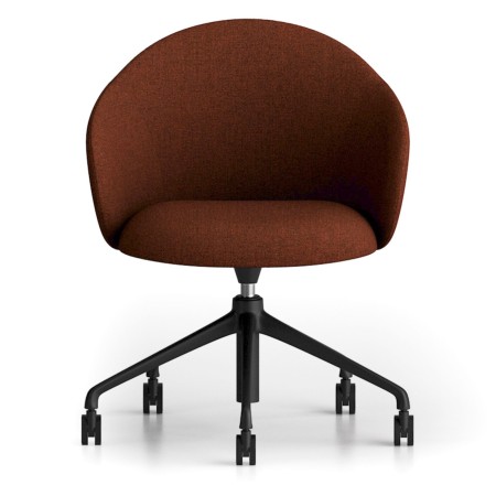 Vue de face de la chaise Volta : dossier incurvé et assise confortable, sur une base pivotante fonctionnelle – Volta