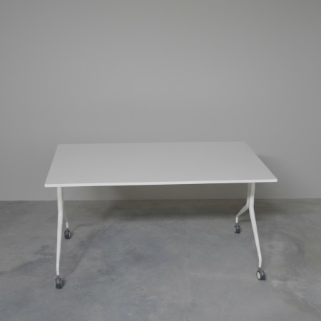 Table sur roulettes avec plateau rabattable -  Piego Las Mobili