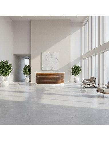 Meuble de réception façade en bois foncé dans grand espace d'accueil chaleureux