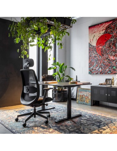 Bureau de cadre design avec chaise Belt BE 103 noire et mobilier contemporain