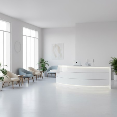 Meuble de réception arrondi, blanc dans une salle d'attente lumineuse