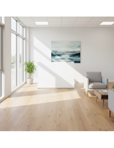 Petit meuble de réception blanc dans espace d'attente avec fauteuil et table basse