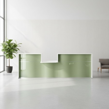 Banque d'accueil verte avec accès PMR et tablette intégrée dans espace d'accueil