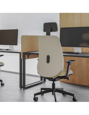 Espace de travail moderne avec chaise de bureau ergonomique Belt beige et cloison acoustique assortie