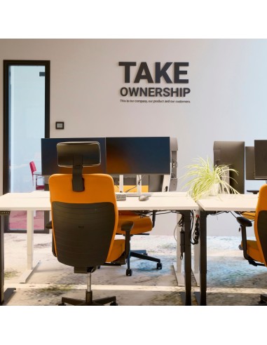 Salle de travail collaborative avec fauteuils de bureau Dual noirs