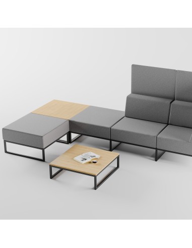 Composition moderne de canapés Plint autour d’une table basse assortie, illustrant la modularité du mobilier. - Plint