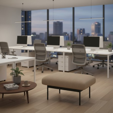 Banquette tapissée beige avec piètement noir, au design épuré et contemporain. - Fora Office 2