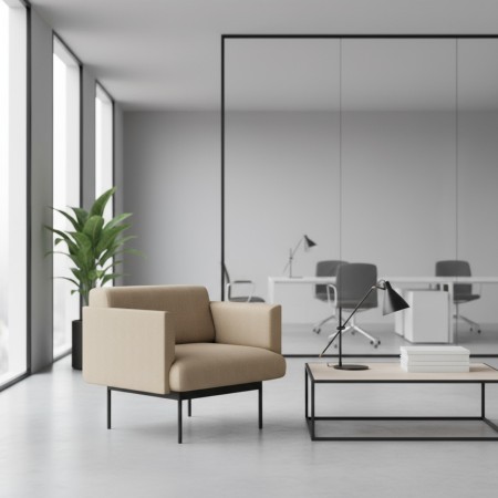 Fauteuil beige dans un espace de travail raffiné, idéal pour les zones lounge. - Fora Office