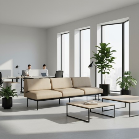 Canapé trois places beige dans un espace de travail lumineux et moderne. - Fora Office