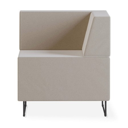 Fauteuil d’angle tapissé beige avec structure fine et lignes géométriques. - Quadra