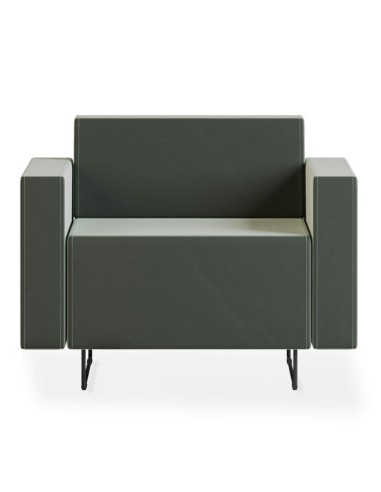 Fauteuil tapissé gris aux formes cubiques avec piètement en métal noir. - Quadra