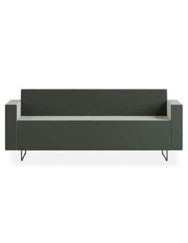 Canapé trois places tapissé gris aux lignes droites et piètement fin en métal. - Quadra